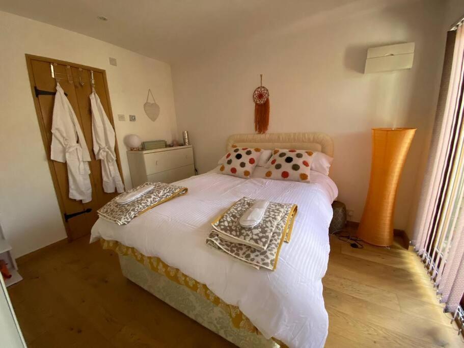 Ferienwohnung The Retreat, A Relaxing Getaway For Couples Hambrook Exterior foto